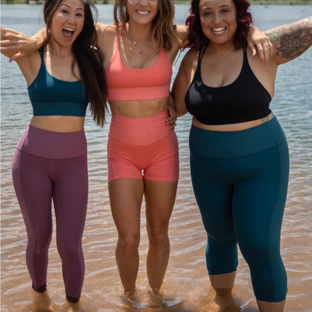 P’tula x HB Twisted BLACK Sports Bra Size S🖤 - Picture 7 of 7